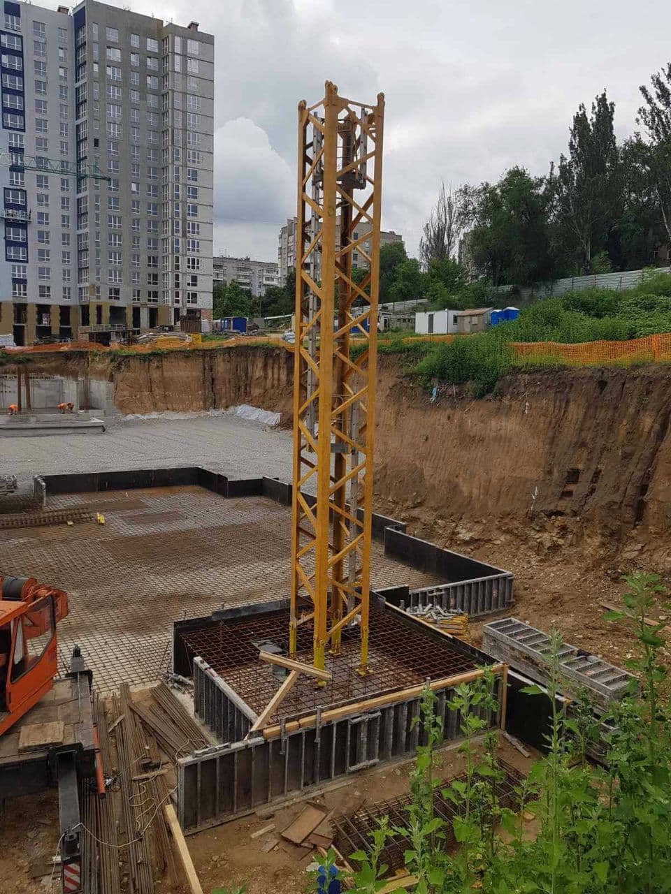 Башенный оголовочный (вантовый) кран POTAIN MC 85 B 2004 г. (Франция) Фото 1