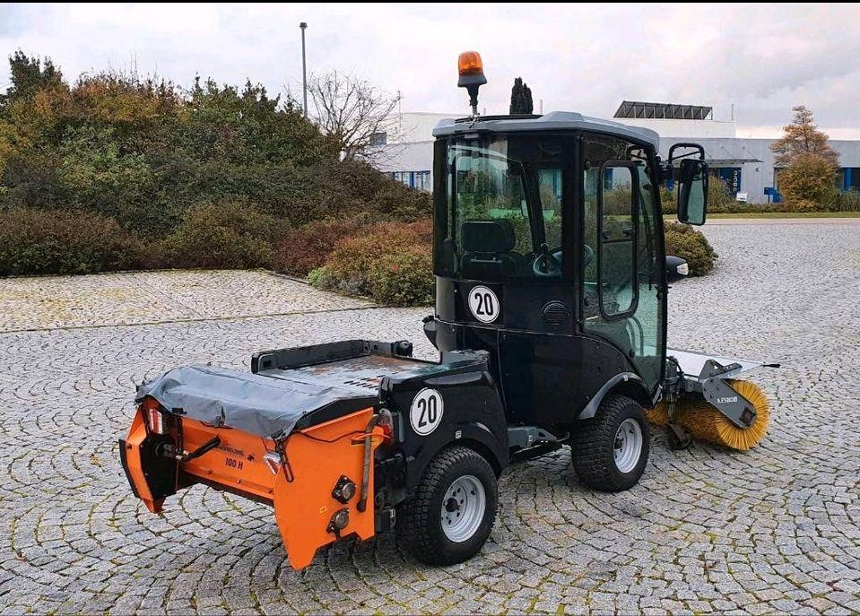 Kärcher MIC 34 C (2012) — комунальна прибиральна машина
